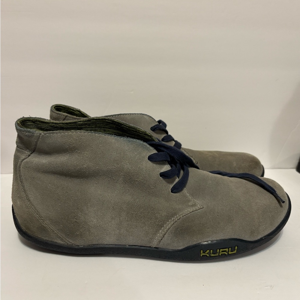 KURU Men's Gray Suede Chukka Boots with Navy Laces